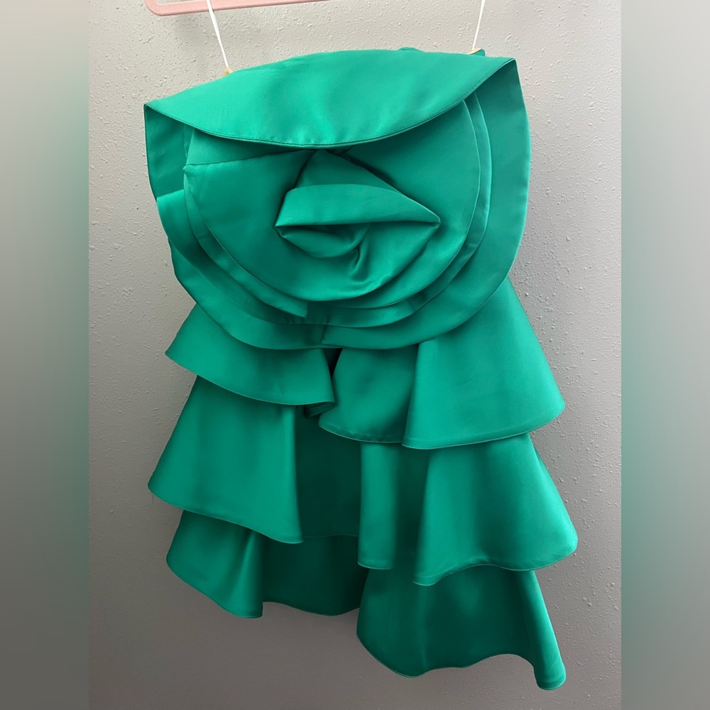 Space Simona Corsellini Tiered Mini Dress
In Green Size 42 New - Picture 2 of 10